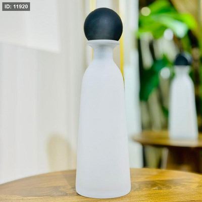 فازة بيضاوي زجاج ابيض 42سم K200/3 غطا طابة اسود =VGR3