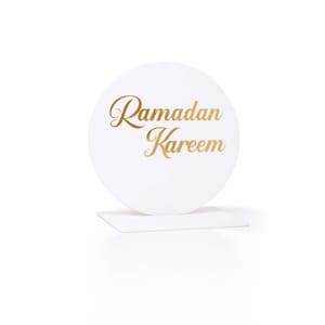 ستاند دائرة ابيض مع رمضان كريم ذهبي