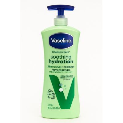 Vaseline Intensive Care – لوشن الترطيب المهدئ يمنح ترطيباً مكثفاً يدوم حتى 48 ساعة يحتوي على مكونات مهدئة للبشرة تساعد ع