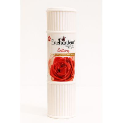 بودرة Enchanteur المعطرة – Enticing   بودرة ناعمة برائحة الورد الساحرة تدوم حتى 24 ساعة