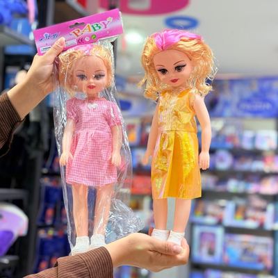لعبة دمية البنات الصغيرة