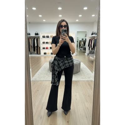 جينز مع ربطة كاروهات