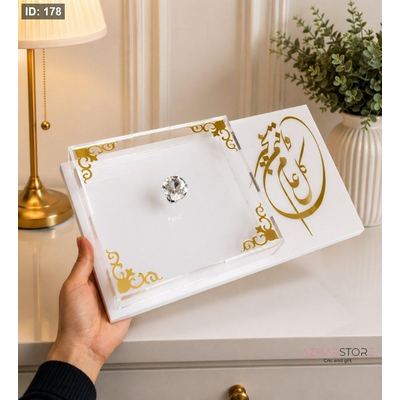مضيفه اكرلك مع كتابه عالطلب