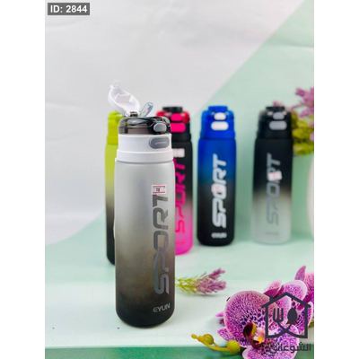 مطرة ماء بلاستيك مع غطاء و مصاصة محكمة بالوان عشوائية SPORT