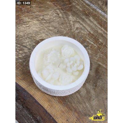 شمعة معطرة ابيض