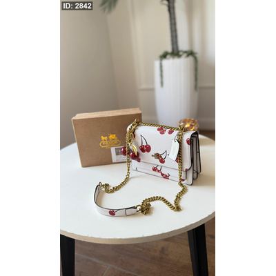 شنطة - Coach #5521 / شامل علبة الشركة و ميدالية الكرزة كوتش تختيم