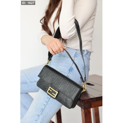 شنطة - Fendi / شامل علبة الشركة