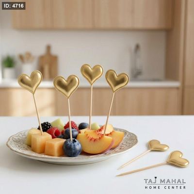 أعواد مقبلات خشبية بتصميم قلوب ذهبية لامعة