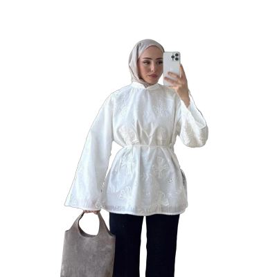 بلوزة دانتيل