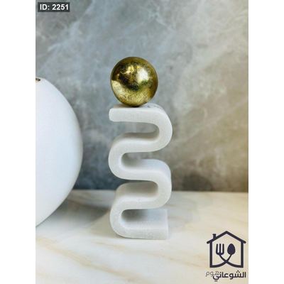 تحفة شكل متعرج ريزن مع طابة ذهبية