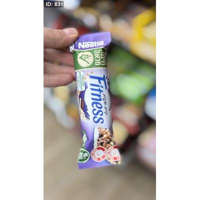 بار الشوفان fitness مع البسكويت ورقائق الشوكولاتة البيضاء وزنه 24 غرام