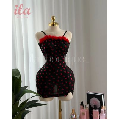 فستان اسود كرز