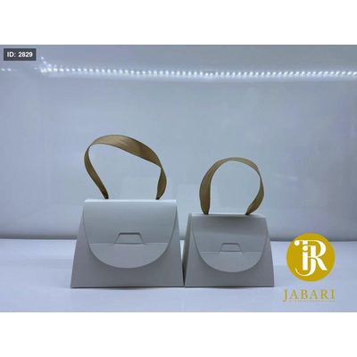 شنطة كرتون مع شبرة (12 قطعة )