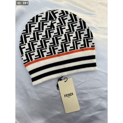 طاقية ماركة Fendi