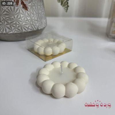 شمعة في قالب جبصين شكل وردة ومعطرة ومع علبة