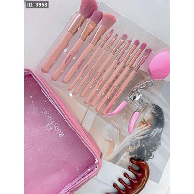 طقم فراشي للوجه مع شنطة Ruby Face