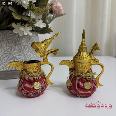 دلّة بلاستيك لون دهبي مزين تراث