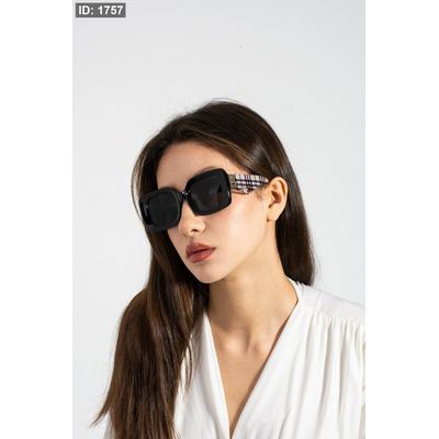 نظارة - Burberry / شامل علبة سادة فخمة و كيس