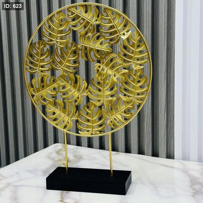 تحفة مدور ذهبي قاعدة خشب 39 سم