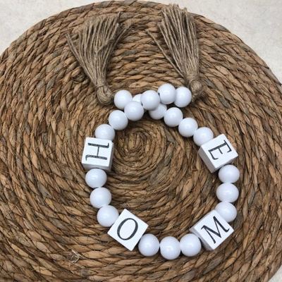 مسبحة ديكور خرز مكرميه 30 سم مع كلمة المنزل - HOME لون ابيض