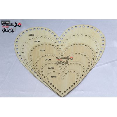 خشب على شكل قلب