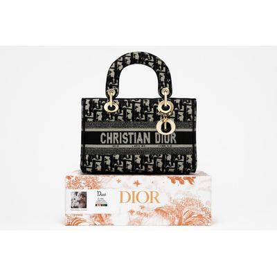 حقيبة أنيقة من مجموعة Dior Book Tote