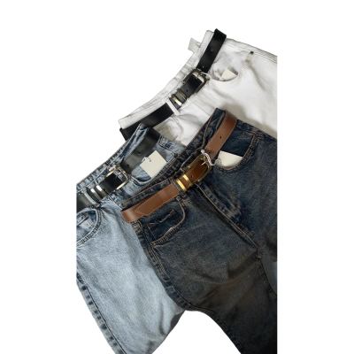 بنطلون جينز مع قشاط