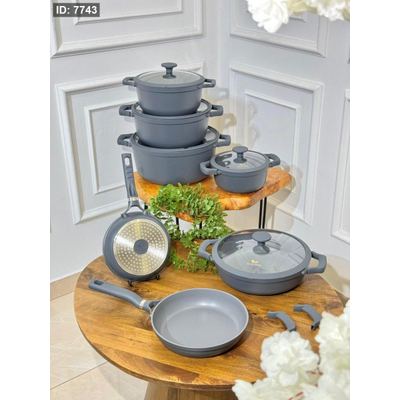 طقم طناجر سكني 7 قطع اربع طناجر 32/28/24/20 +مقلى 28سم +قلايتين 24/20سم غطاء زجاج إطار سيليكون وايدين جلد قاعده اندكشن م