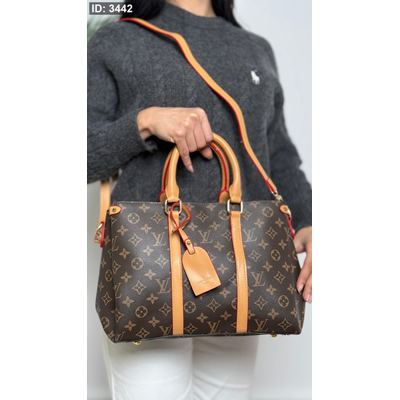شنطة Louis vuitton- مع سحابين للخصوصية
