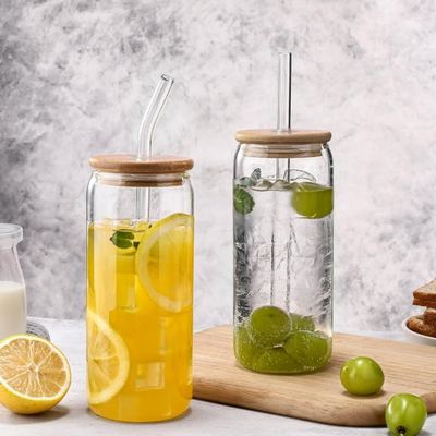 كاسة زجاج بغطاء خشب مع مصاصة بدون يد