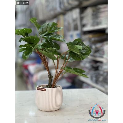 ورد صناعي ابيض محزز