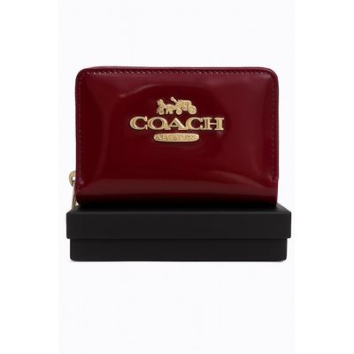 جزدان صغير من Coach بتصميم فاخر ولمسة ذهبية