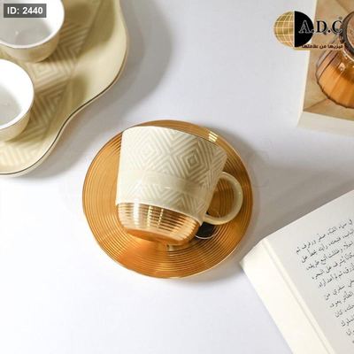 طقم 6 فناجين + 6 متكات قاعدة ذهبي