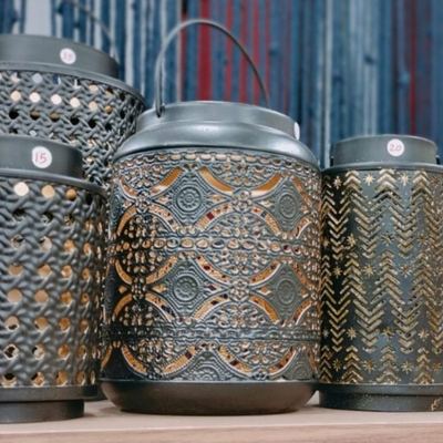 شمعدان اسود ذهبي جيكار 9سم × 17سم