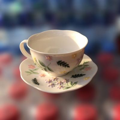 ماغ بورسلان مع صحن هاند ميد مرسم عروق ورد بارز M55-10