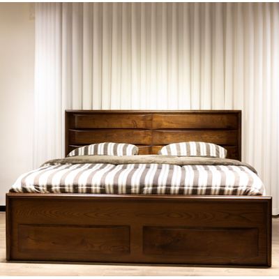 American-style oak bed