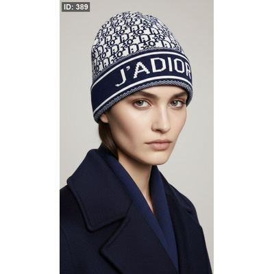 طاقية ماركة Dior