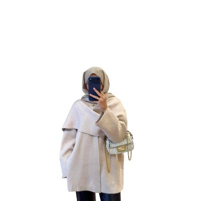 كاب مع سكارف