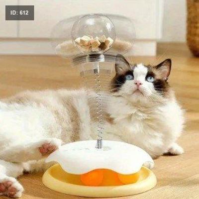 لعبة قطط زمبرك مع طابة