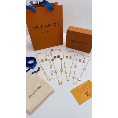 طقم سنسال وحلق - Louis Vuitton \ شامل علبة وكيس الشركة