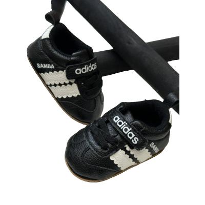 حذاء adidas