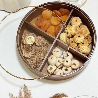 مضيفة بامبو مدور حيف عالي لون بني 35 سم وغطاء اكريليك