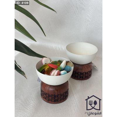 زبدية / صحن مكسرات معدن ابيض مع خشب طبيعي اطار محفر ( الأندلس )