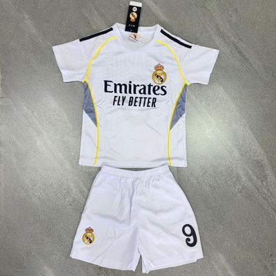 ملابس رياضة ريال مدريد
