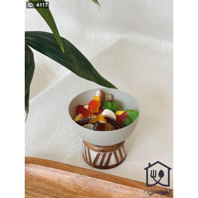 زبدية / صحن مكسرات معدن سكني مع خشب طبيعي اطار ريزن ( دمشق )
