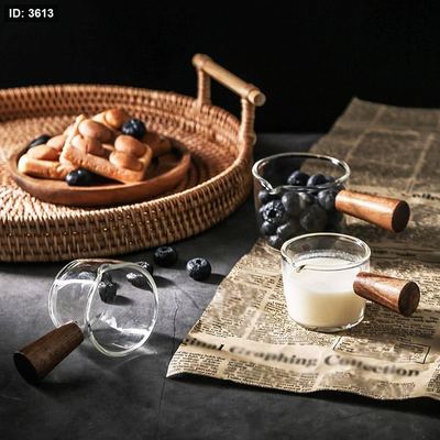 كوب قياس زجاجي صغير مقاوم للحرارة مع مقبض خشبي