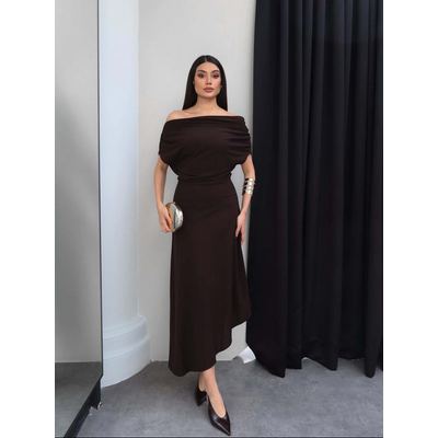 فستان كلاسيكي بنيoff shoulder