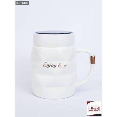 مج ابيض مع غطاء