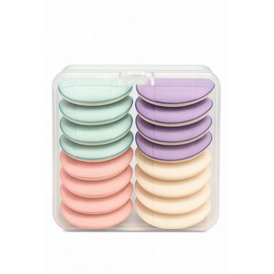 إسفنجات مكياج (Blending Sponges) متعددة الألوان مرتبة في علبة بلاستيكية منظمة