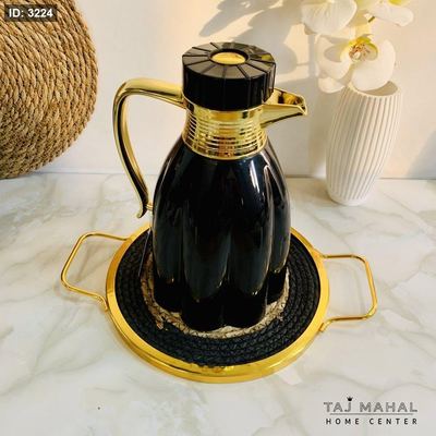 ترمس قهوة بتصميم انيق بلون اسود وذهبي